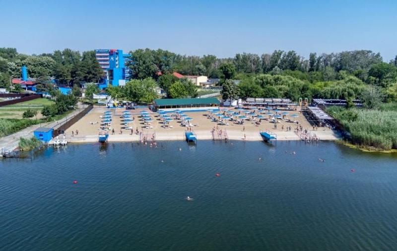 „Lacul nu a secat, e o confuzie!”. Mesaj disperat din stațiunea balneară Amara, după ce unii turiști și-au anulat rezervările