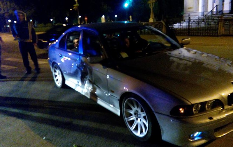 Un accident de circulație face furori pe Internet: ”În această «frumoasă» dimineață, un idiot mi-a tăiat calea!” / GALERIE FOTO&VIDEO