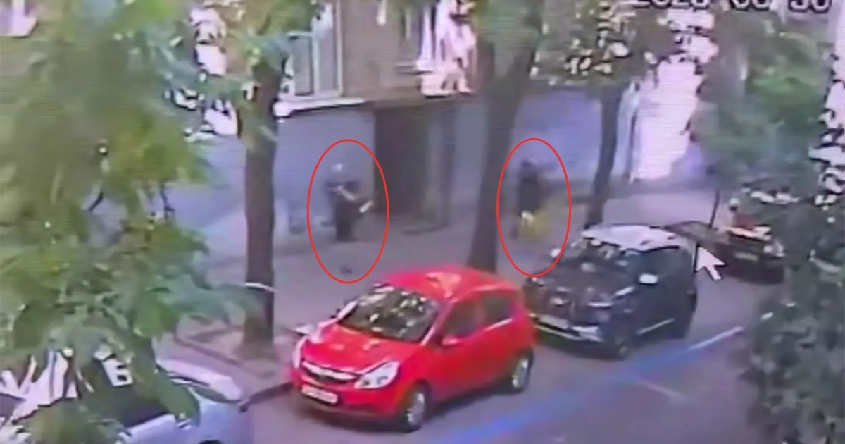 Nu este clar deocamdată dacă asasinarea lui Andrii Parubii a fost filmată de cineva care știa ce urmează sau dacă e vorba despre o cameră video de supraveghere