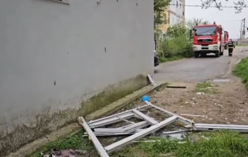 50 de oameni evacuați dintr-un bloc din Balș, după o explozie. O fetiță de 4 ani se numără printre victime | VIDEO