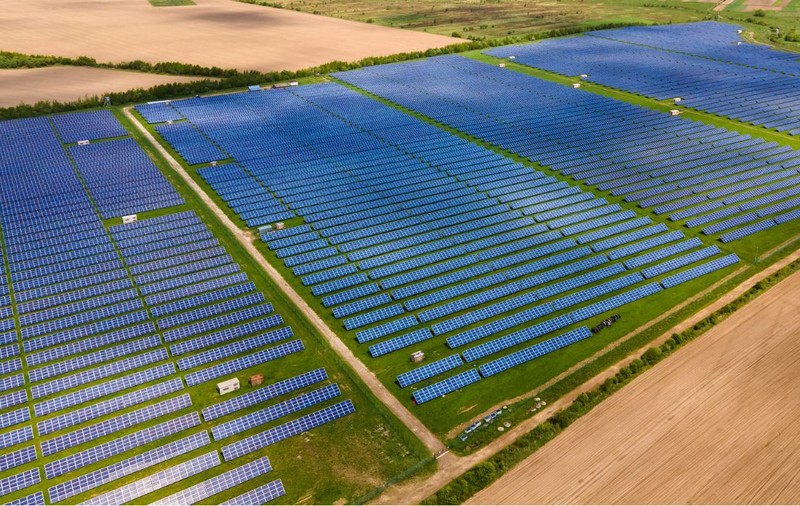 România, lideră regională în reducerea emisiilor de gaze cu efect de seră și transformare energetică: cel mai mare parc solar din Europa se construiește lângă București