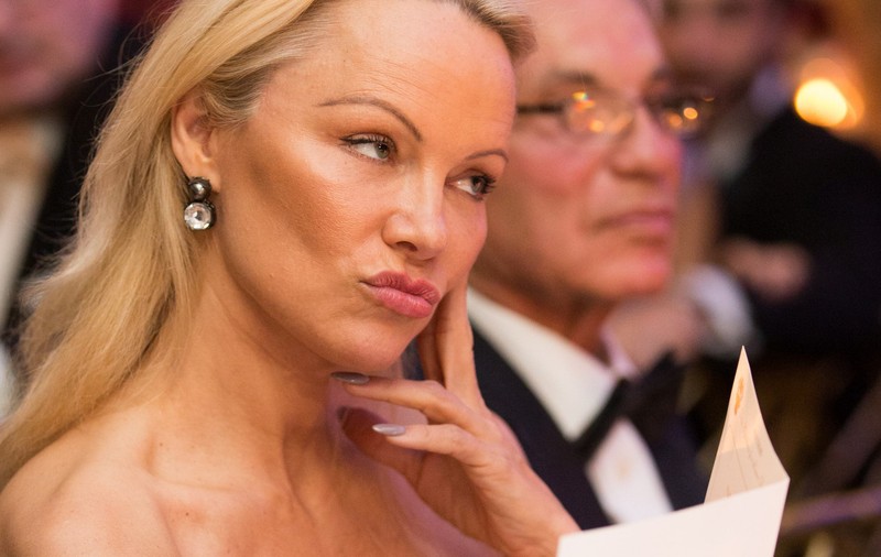Pamela Anderson, de nerecunoscut. Ea a atras toate privirile la un eveniment cu noul ei look