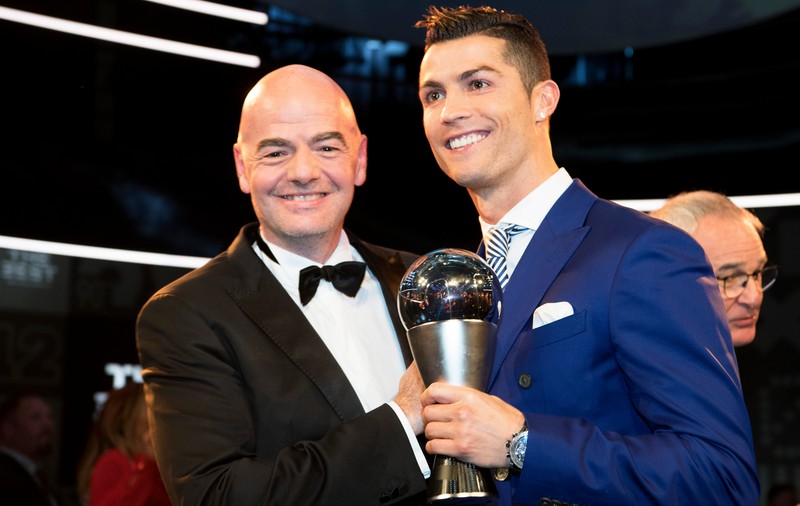Președintele FIFA, Gianni Infantino, i-a felicitat pe Cristiano Ronaldo și Lionel Messi