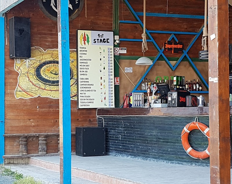 REPORTAJ PE LITORAL/ De câţi bani ai nevoie în Vama Veche de 1 Mai. Oferte pentru toate buzunarele...pline!