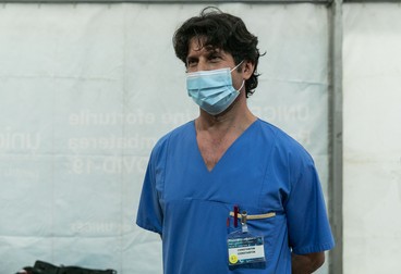 Constantin Constantin, asistent medical, secția de boli infecțioase a Institutului Matei Balș | Foto: Vlad Chirea