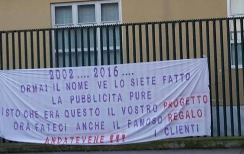 Fanii Fiorentinei îl țin în tensiune pe Tătărușanu! Ce mesaj au agățat suporterii pe gardul stadionului