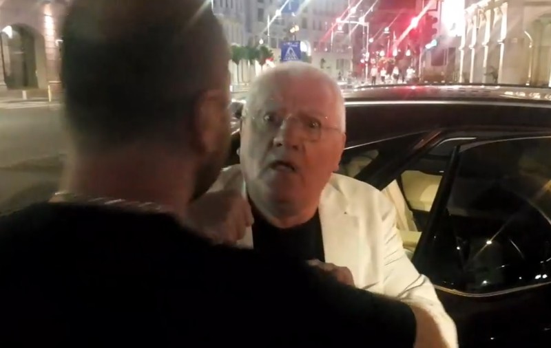 VIDEO | Mitică Dragomir a sărit la bătaie după ce protestatarul “Ceaușescu” l-a numit “jigodie comunistă”