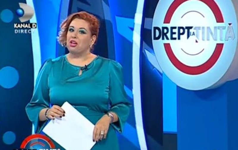 Oana Roman, într-o ţinută care o dezavantajează. Nu pare mai grasă îmbrăcată aşa? | FOTO