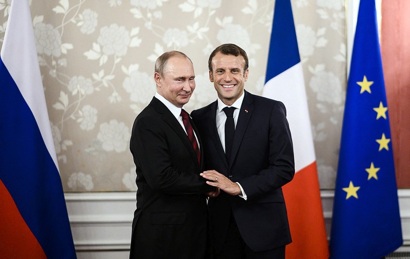 Macron, la masă cu Putin, „prietenul” său de vreme rea