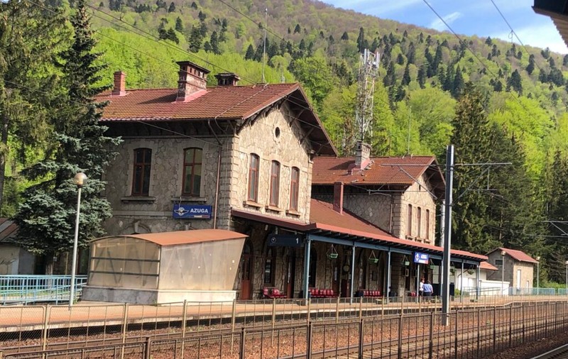 Femeie grav rănită, după ce a fost lovită de tren, la Azuga. A fost transportată cu elicopterul SMURD la Brașov