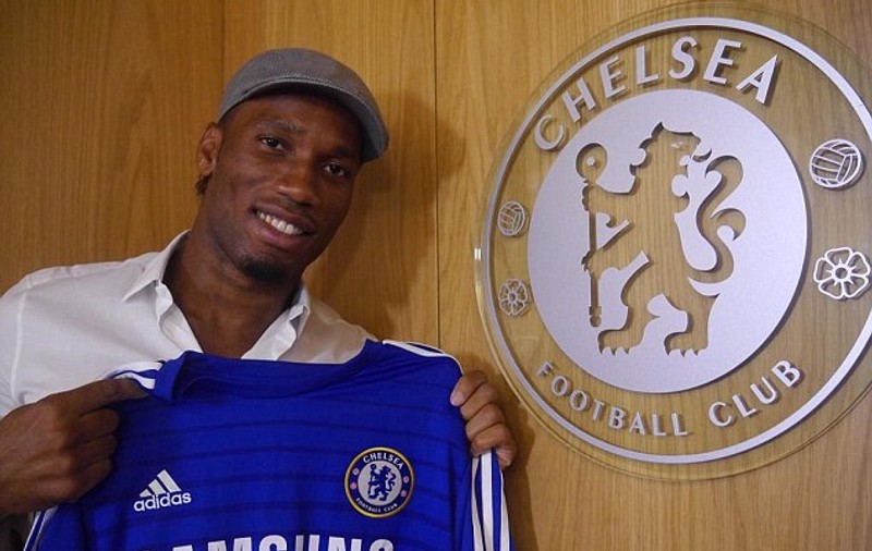 Didier Drogba s-a întors la Chelsea şi le promite fanilor că va câştiga campionatul