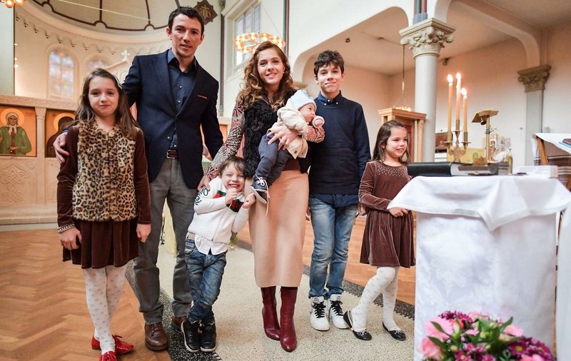 EXCLUSIV/ Fostul fotbalist George Ogăraru a lăsat Olanda și peregrinările prin lume și s-a stabilit la Iași. "Ne-am întors pentru a nu pierde valorile moștenite de la părinți și bunici"