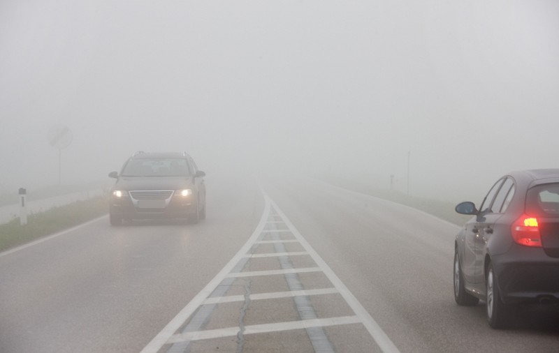 Cod galben de ceaţă şi polei în mai multe zone din țară în următoarele ore