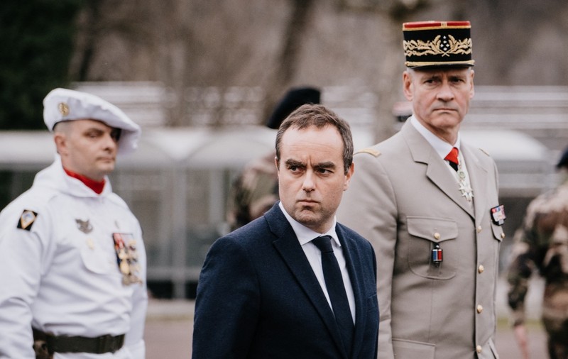 Franța crește cheltuielile cu apărarea pentru a atinge de anul acesta pragul de 2% din PIB impus de NATO