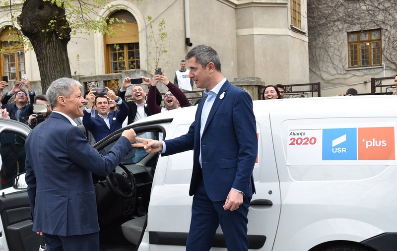 Alianţa 2020 USR-PLUS reclamă apariţia unor pliante cu sigla alianţei, cu un mesaj privind obligativitatea avortului. S-a depus plângere la Poliţie