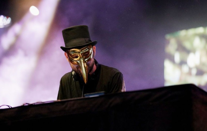 Claptone, artistul care a pregătit ceremonia oficială de deschidere a festivalului UNTOLD 2022, le-a făcut o surpriză fanilor