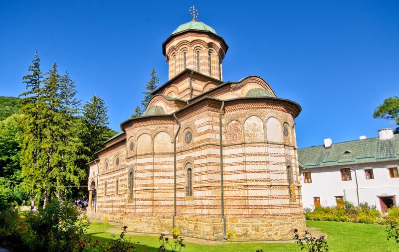 Mănăstirea Cozia a fost închisă, după ce un călugăr a fost confirmat cu COVID