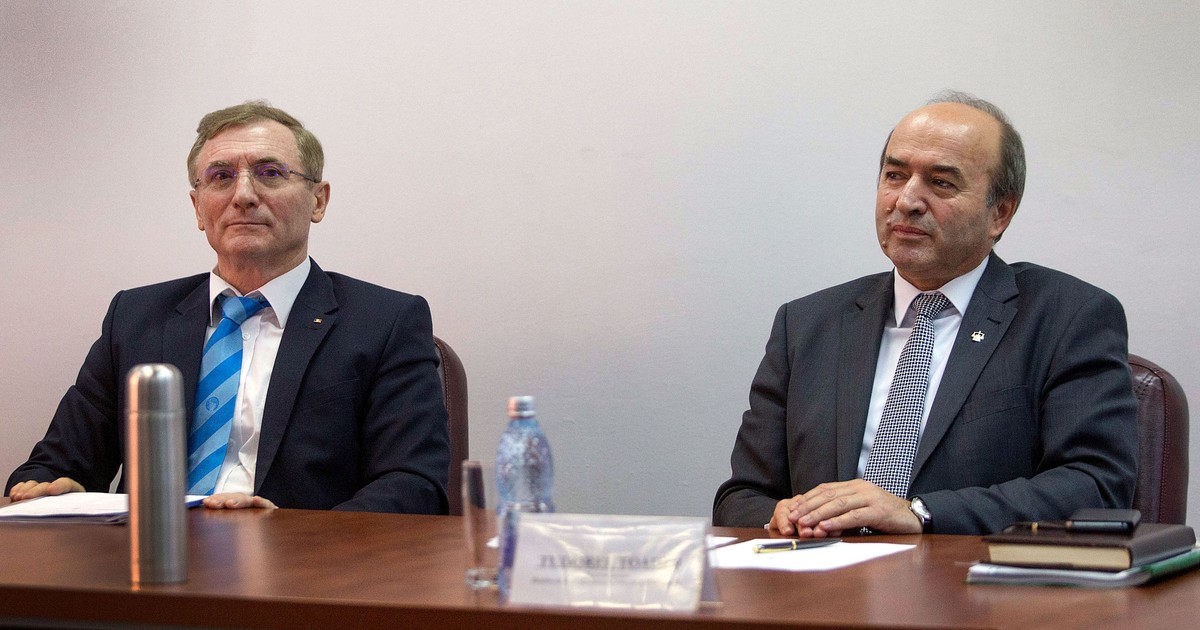 Cerere de amânare în procesul procurorului general, Augustin Lazăr, cu Ministerul Justiţiei