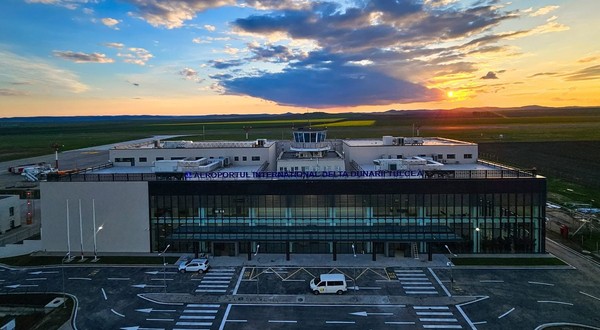 Conducerea Aeroportului „Delta Dunării” din Tulcea și-a majorat, în 2025, pachetul de remunerare cu aproximativ 120% față de anul anterior, ajungând la 122.544 de lei. Sursă foto Facebook/Aeroportul “Delta Dunãrii” Tulcea
