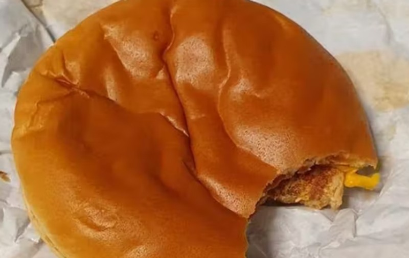 Un client a primit un burger deja mușcat, în Austria: „Am fost șocat”. Reacția gigantului fast-food