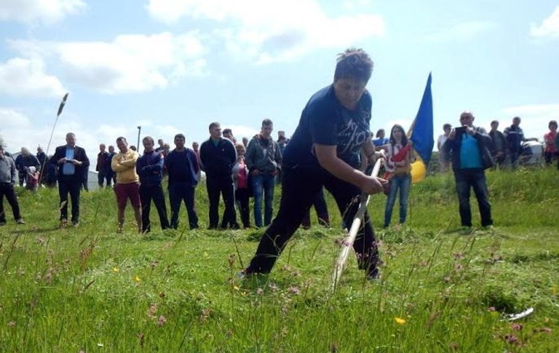 Maria Morar e campioană europeană la cosit iarba pentru a doua oară. Femeia din Bihor a muncit și repede, și bine
