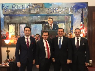 Robert Sighiartău, Ludovic Orban, senatorul republican Ted Cruz și Ben Oni Ardelean într-o vizită în SUA în 2017. | Foto: Robert Sighiartău via Facebook