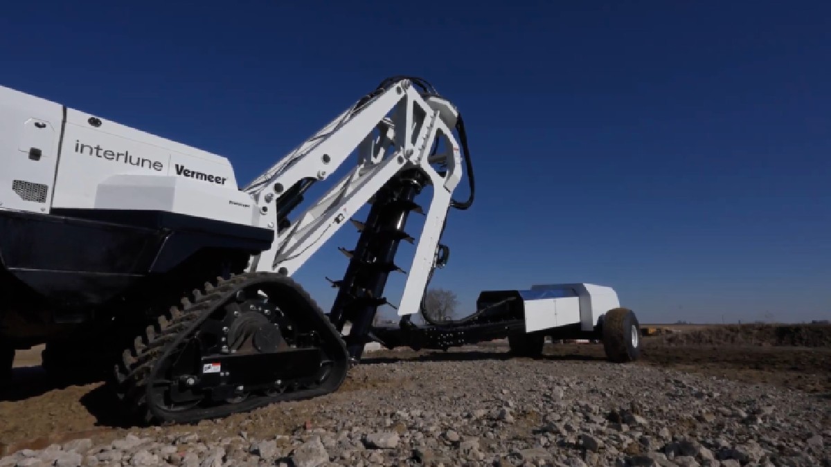 Un prototip la scară reală al excavatorului Interlune, dezvoltat în parteneriat cu Vermeer în 2025.