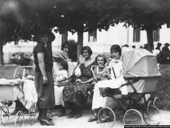 Frank G. Carpenter: „Până și doicile din România sunt atrăgătoare. Iată un grup din Sinaia.”