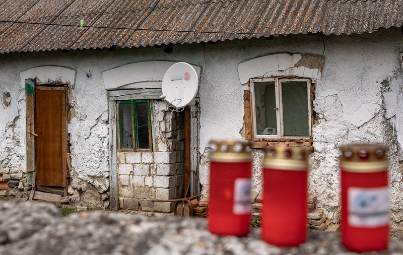 Povestea celor trei fetițe care au murit după ce au fost spălate pe cap cu soluție pentru oi. Cum au tratat autoritățile „rușinea” de a avea păduchi (I)