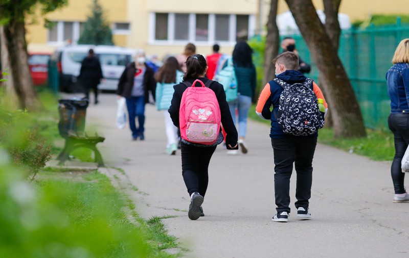 Femeie în scaun cu rotile, tâlhărită de 3 minori în Cluj