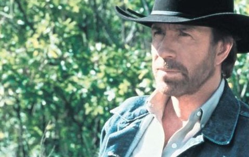 Chuck Norris vine în România
