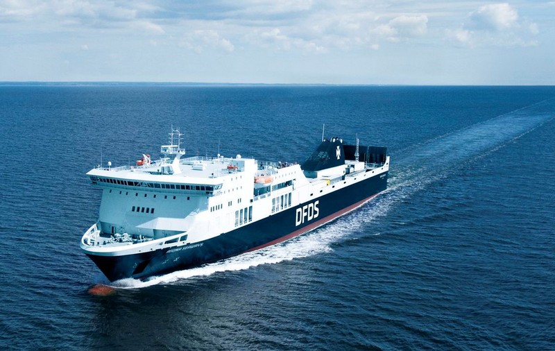 Un feribot cu 335 de persoane la bord a luat foc în Marea Baltică