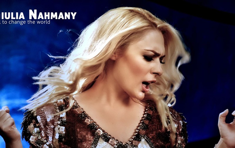 PREMIERĂ LIBERTATEA.RO | Giulia Nahmany lansează coloana sonoră a filmului "Love by design"! Ascultă "Girl to change the world"!    