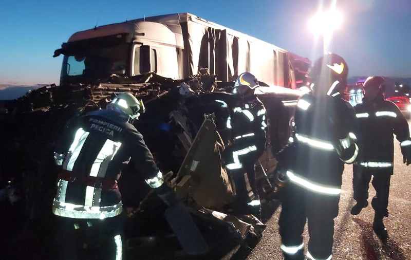 Accident în apropiere de Vama Nădlac: un mort și 16 răniți. A fost activat planul roșu de intervenție