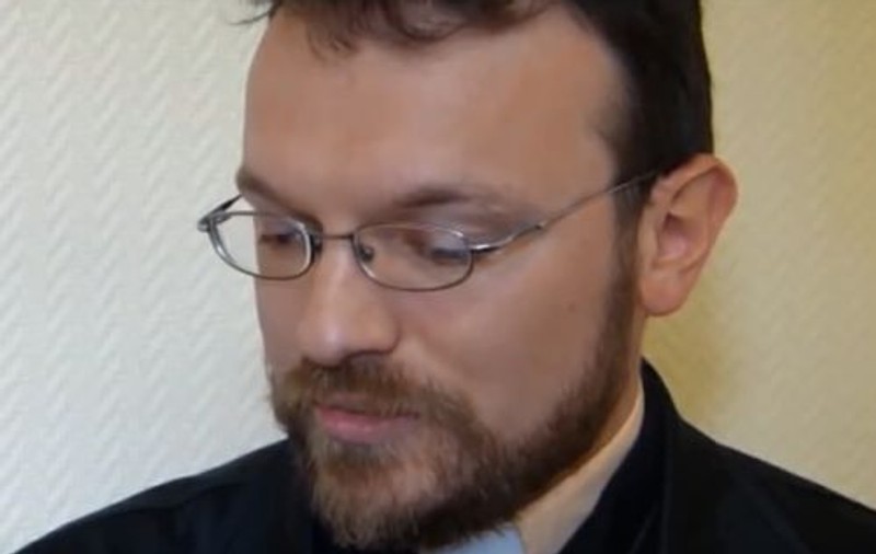 Un preot anchetat pentru agresiune sexuală asupra unui minor s-a sinucis