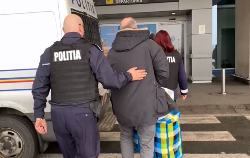 Urmărit internațional, predat autorităților italiene de către Poliția Română
