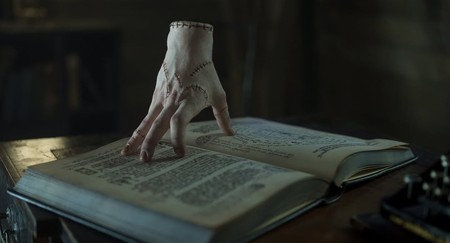 Victor Dorobanțu, românul care-l joacă pe Thing în serialul „Wednesday