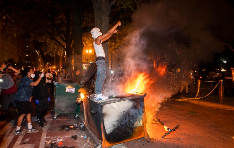 A cincea zi de proteste în SUA după uciderea lui George Floyd. Incendii și violențe în New York și în fața Casei Albe