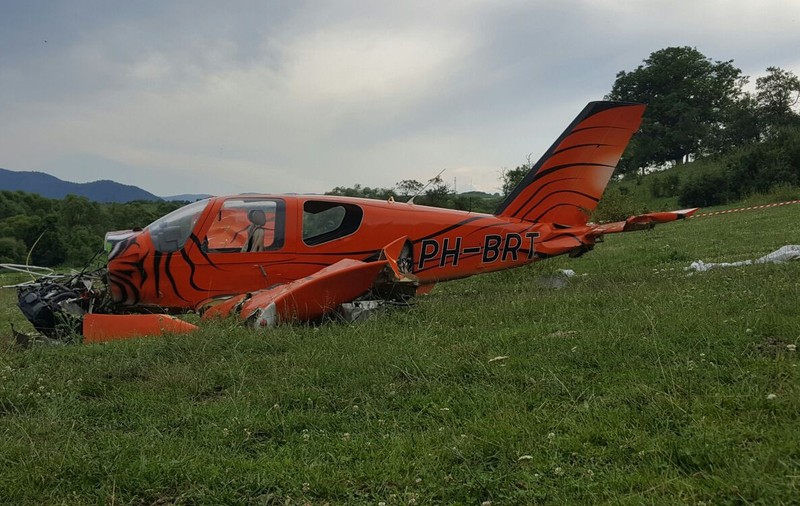 UPDATE | Anchetă, după ce un avion de mici dimensiuni s-a prăbușit lângă Cisnădie GALERIE FOTO