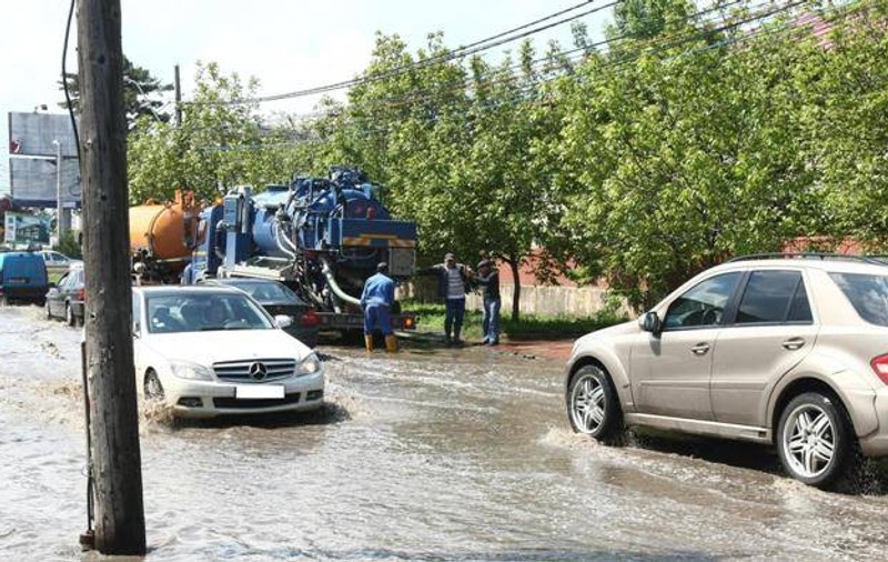 Ploile torenţiale au inundat oraşele Cernavodă şi Alba Iulia