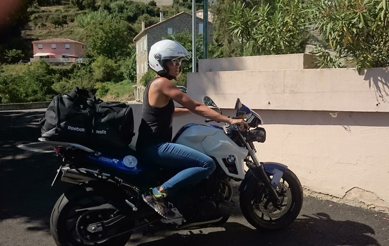 Laure Manaudou s-a dat peste cap cu motocicleta