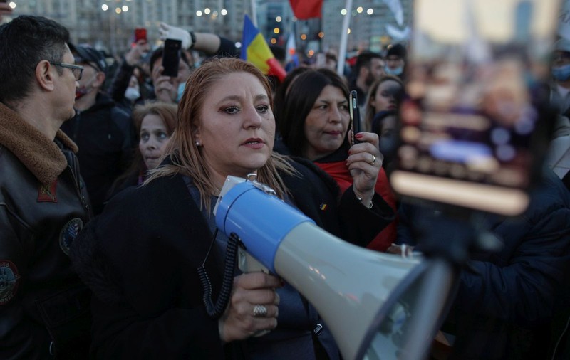 Diana Șoșoacă, George Simion și Claudiu Târziu, amendați cu câte 15.000 de lei pentru protestul de luni