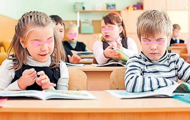 Elevii trebuie să dea înapoi ABECEDARELE digitale
