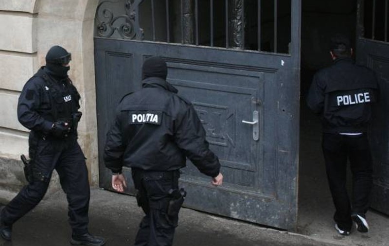 Percheziții DNA la foști angajați ai SRI