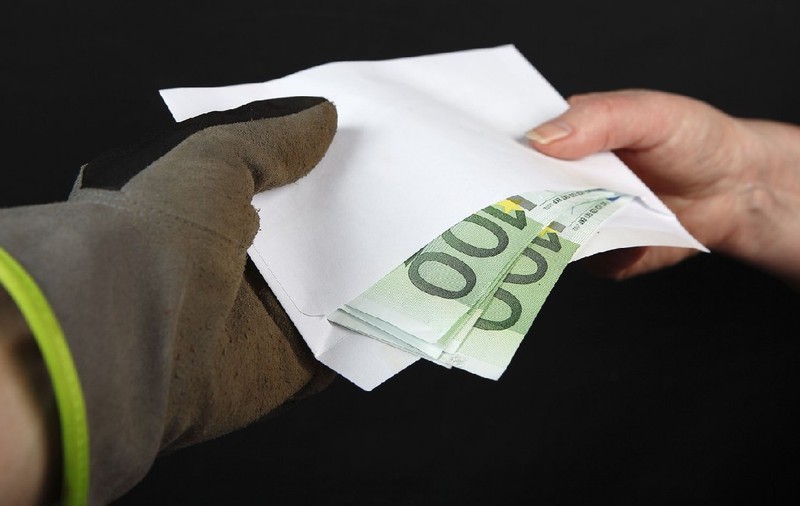 Amenzi mai mari pentru munca la negru, în pachetul 2 de măsuri fiscale: „E o formă clară de exploatare”