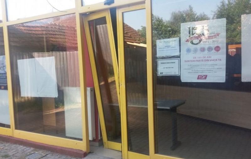 Un oficiu poștal din Arad a fost spart din nou de hoți. Ar fi fost furate mai multe colete