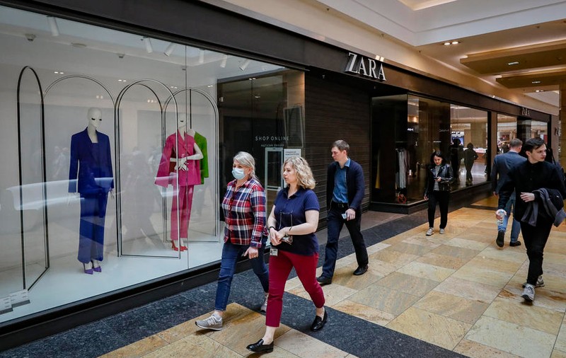 Rușii fac excursii de weekend în Belarus. Motivele se numesc Zara și H&M
