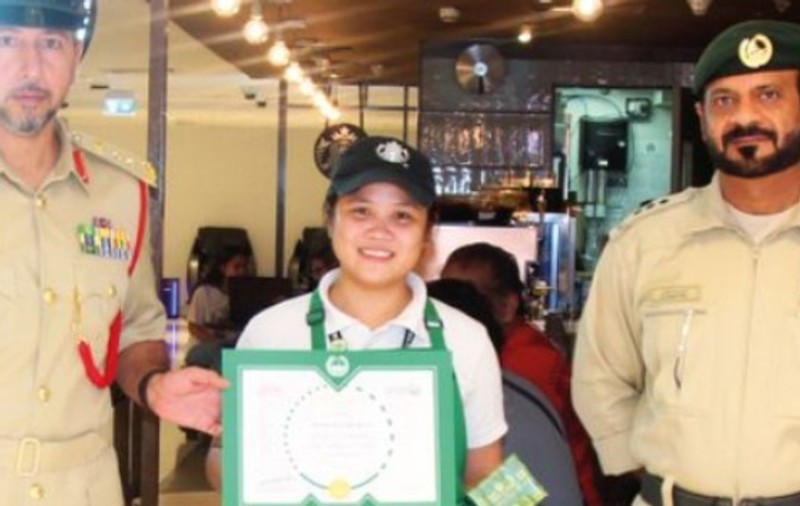 A găsit o geantă cu 53.000 de dolari în cafenea și a înapoiat-o proprietarului. Cum a reacționat acesta