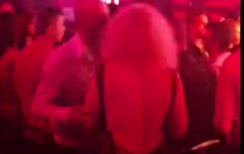 OANA LIS se distrează cu DOI BĂRBAŢI! VIDEO EXCLUSIV