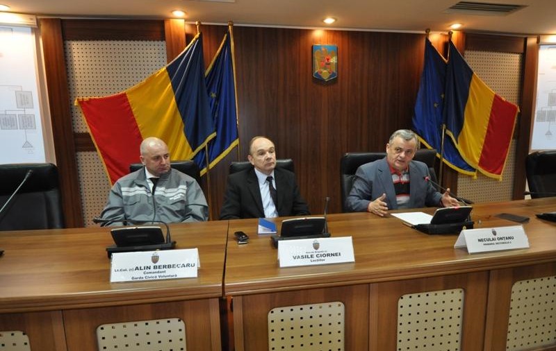 Voluntari antrenaţi să intervină în caz de cutremure